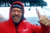 "Tant qu'il y a du soleil, il peut prendre son temps", la Fédé de la lose attend Denis Van Weynbergh, dernier skipper du Vendée Globe